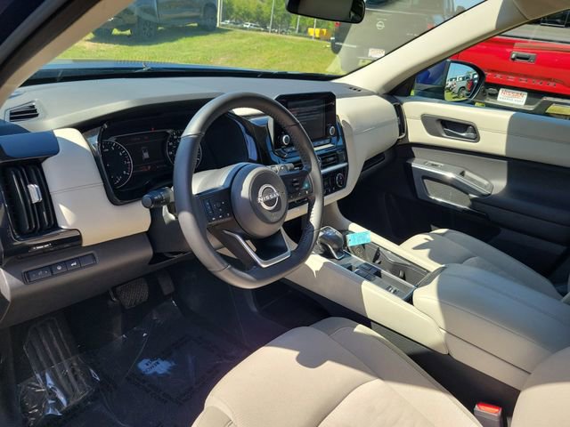 Used 2025 Nissan Pathfinder SV FWD image 11