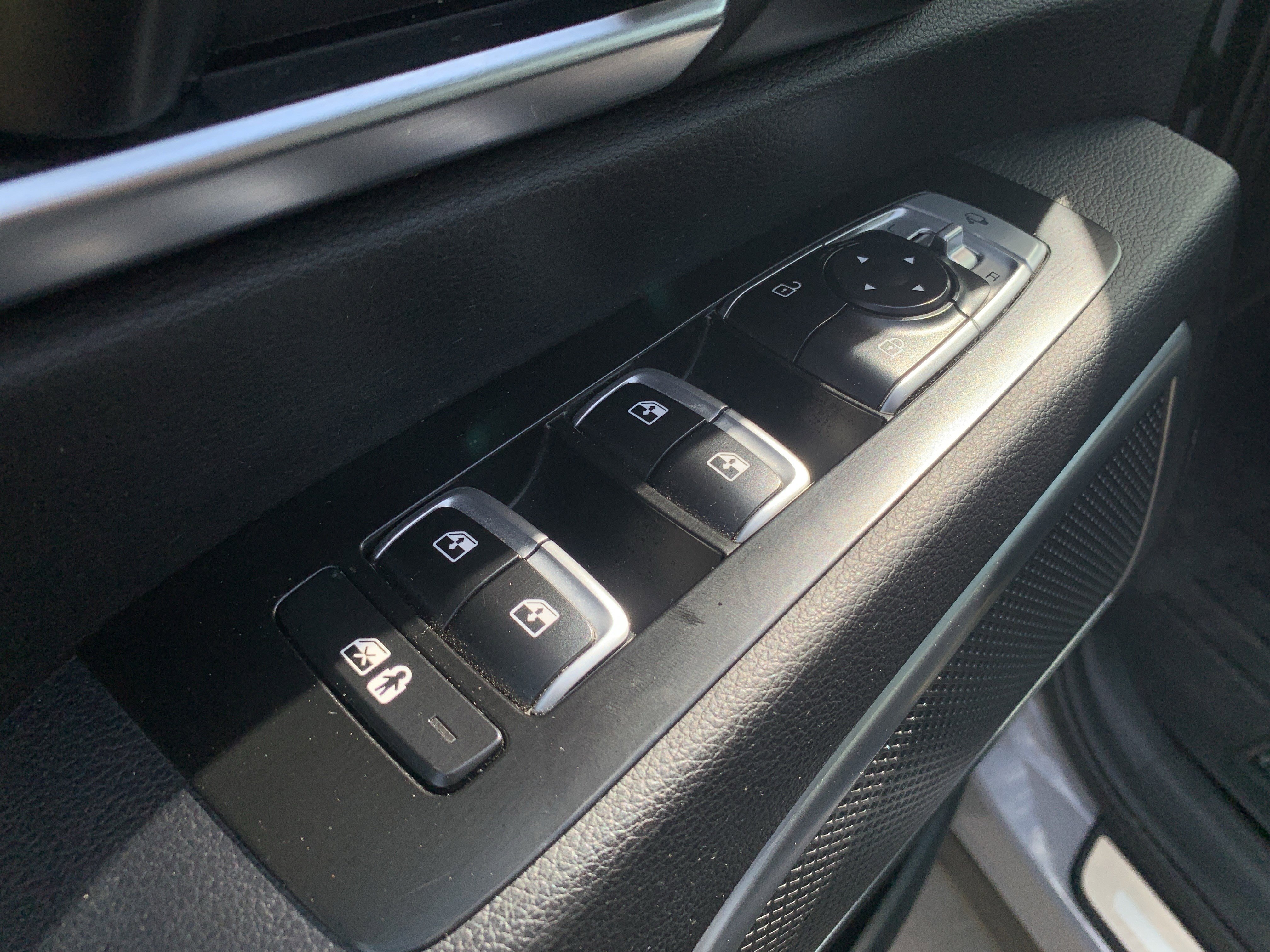 Used 2021 Kia Telluride SX w/ SX Prestige Package image 15