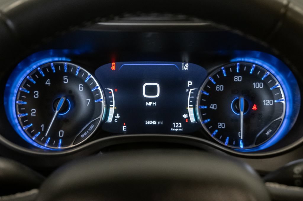 Used 2023 Chrysler Pacifica Touring-L FWD image 14