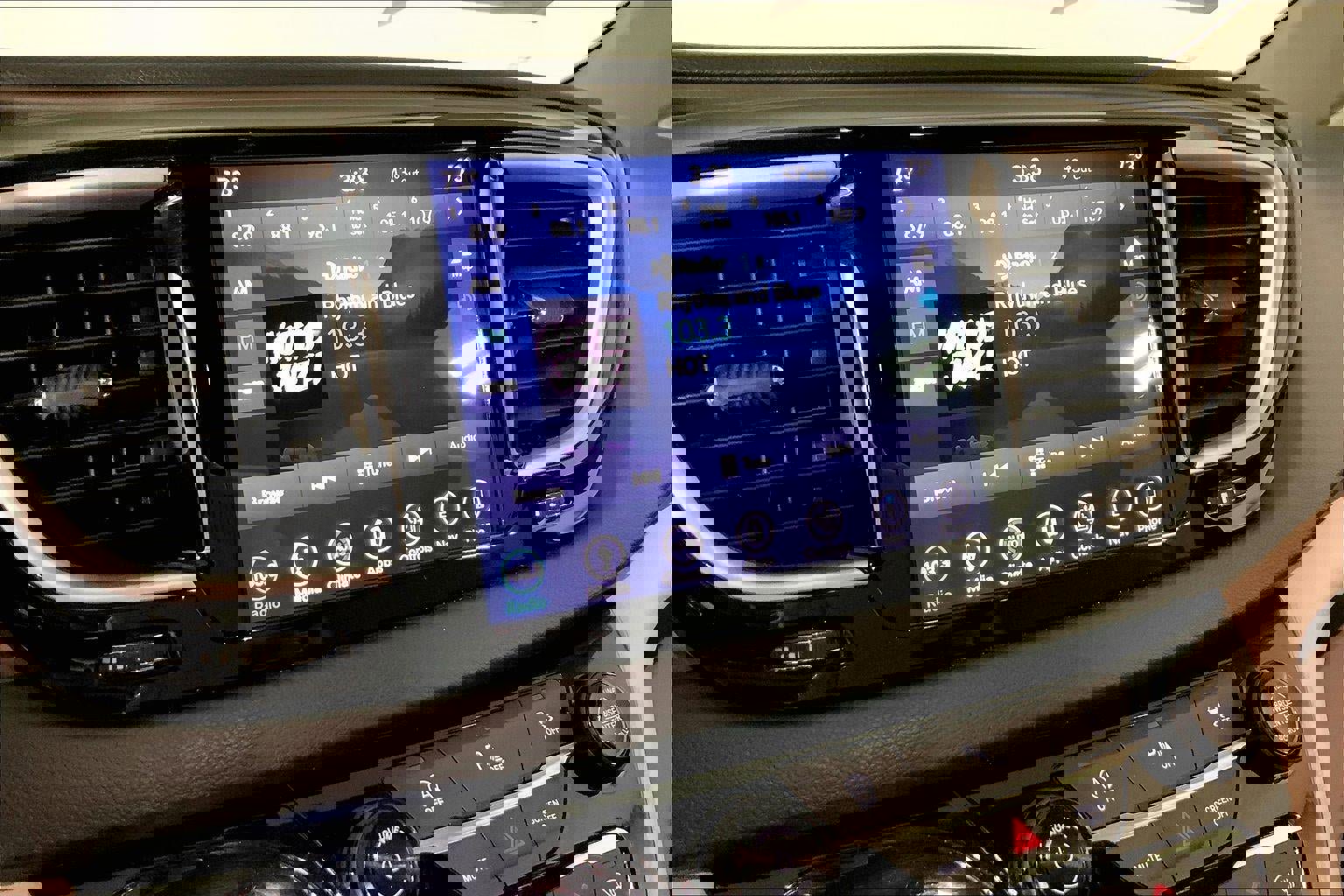 Used 2019 Chrysler Pacifica Touring-L image 6