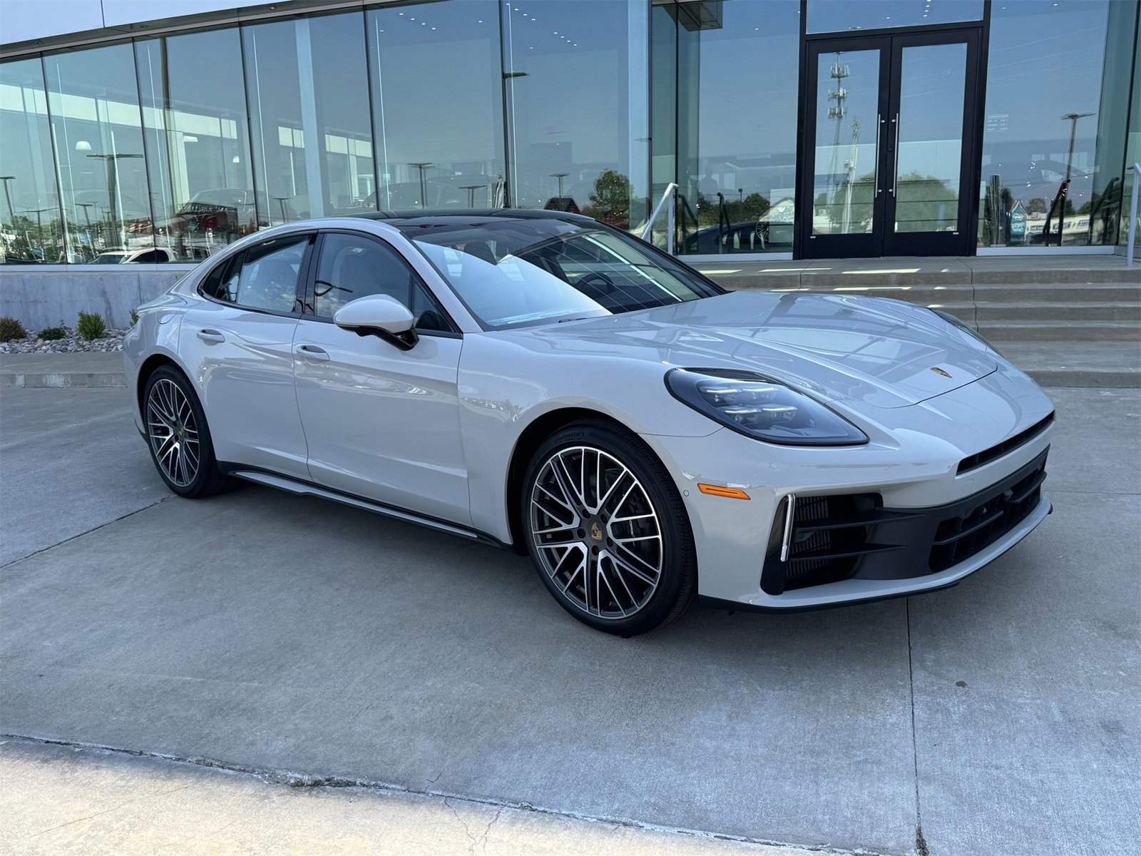 New 2025 Porsche Panamera 4 image 9