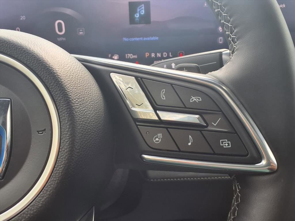 Used 2025 Buick Enclave Preferred w/ Power Package image 11