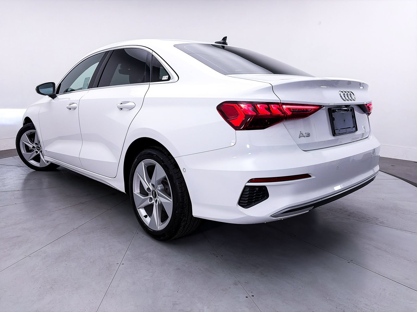 Used 2023 Audi A3 2.0T Premium Plus w/ Premium Plus Package FWD image 3
