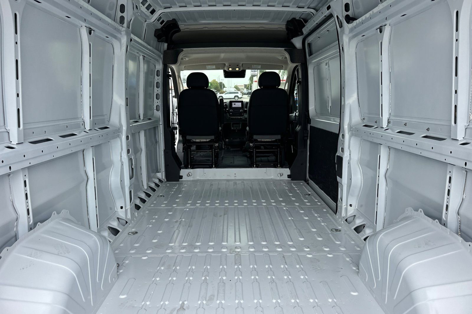 New 2026 RAM ProMaster 2500 w/ Quick Order Package 22G SLT image 15