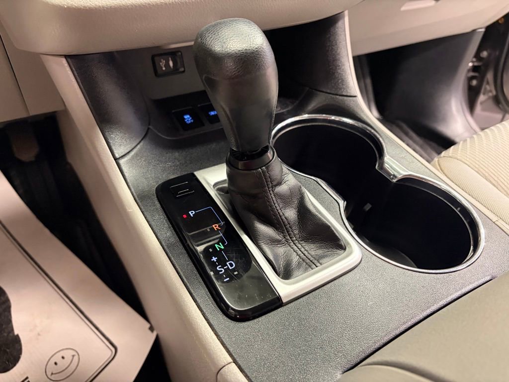 Used 2015 Toyota Highlander LE image 19