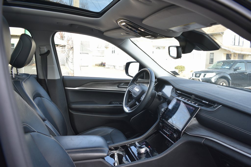 Used 2022 Jeep Grand Cherokee L Limited image 21