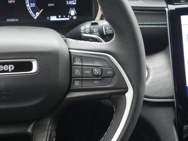 Used 2023 Jeep Grand Cherokee Limited w/ Black Appearance Package AWD/4WD image 18