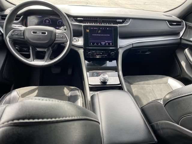 Used 2023 Jeep Grand Cherokee Altitude AWD/4WD image 5