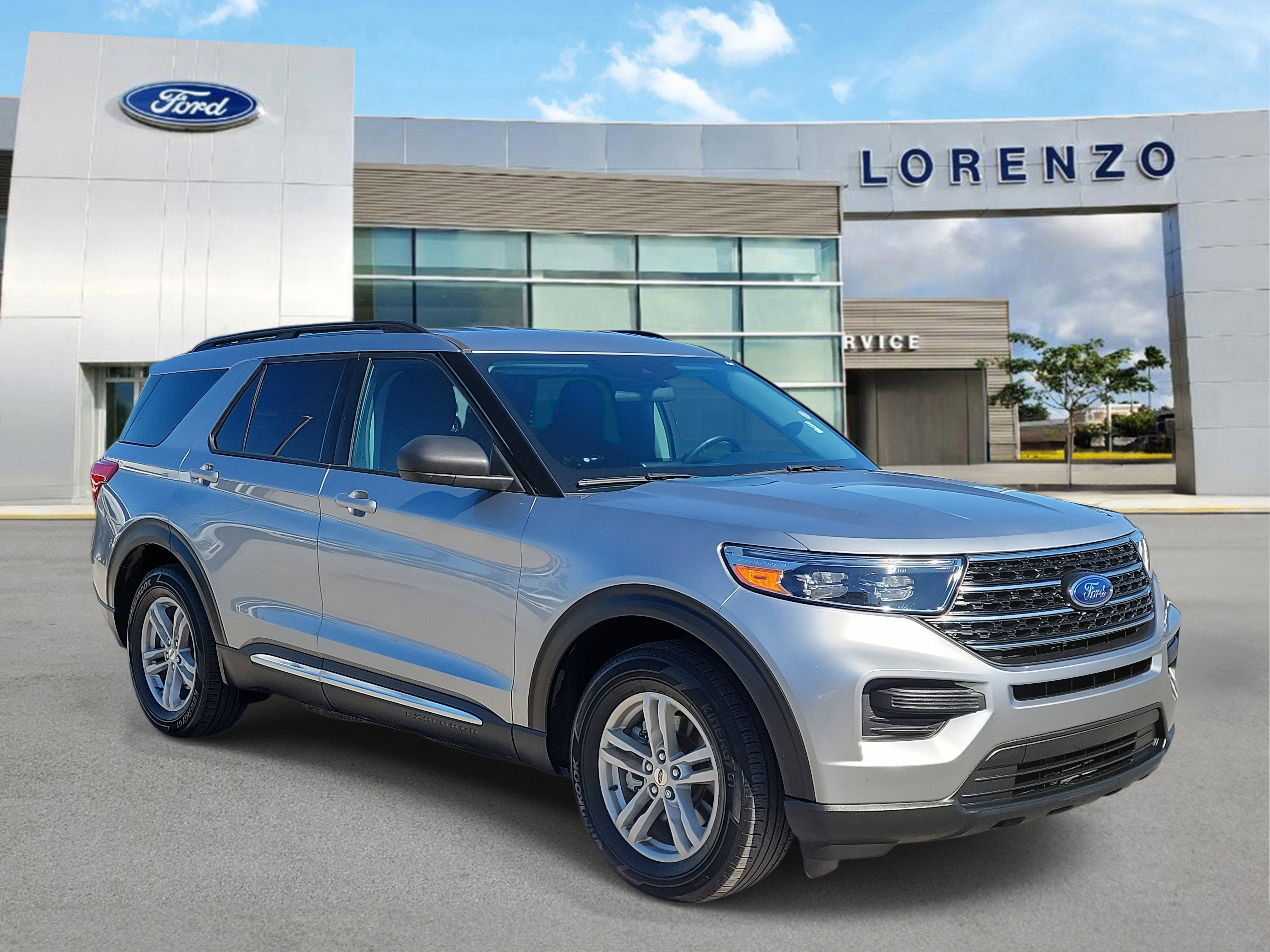 Used 2022 Ford Explorer XLT image 3