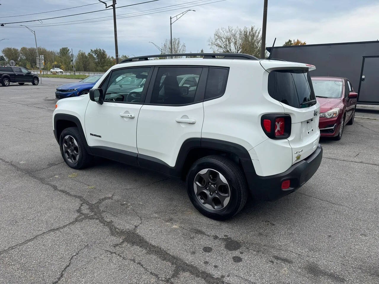Used 2018 Jeep Renegade Sport w/ Power & Air Group AWD/4WD image 3