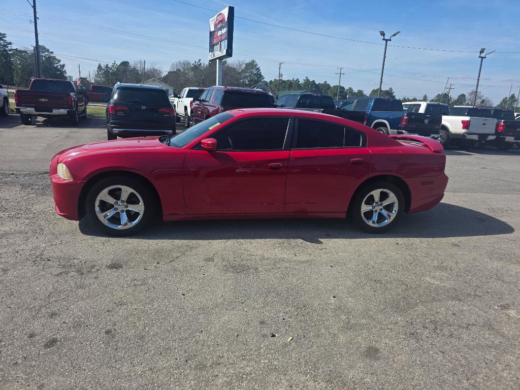 Used 2013 Dodge Charger SE w/ Sport Appearance Group image 2