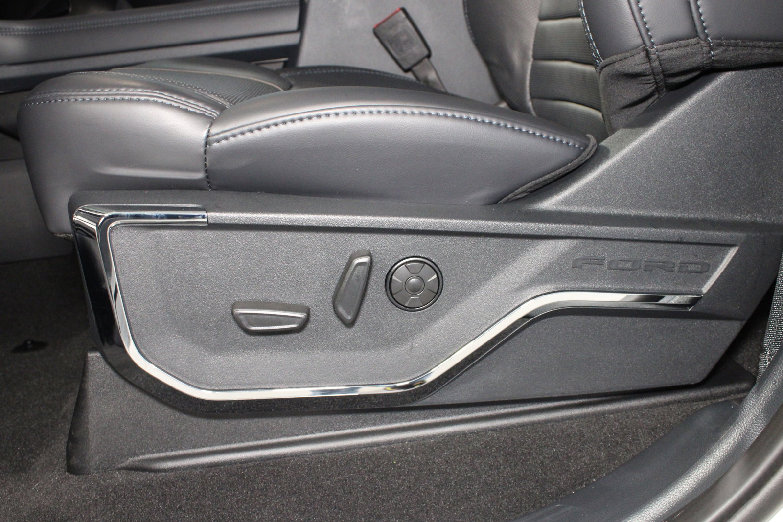 New 2025 Ford F250 Platinum image 7