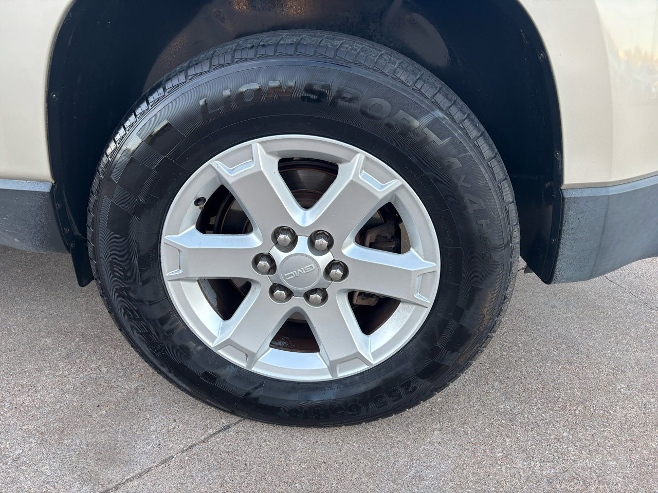 Used 2013 GMC Acadia SLE image 26