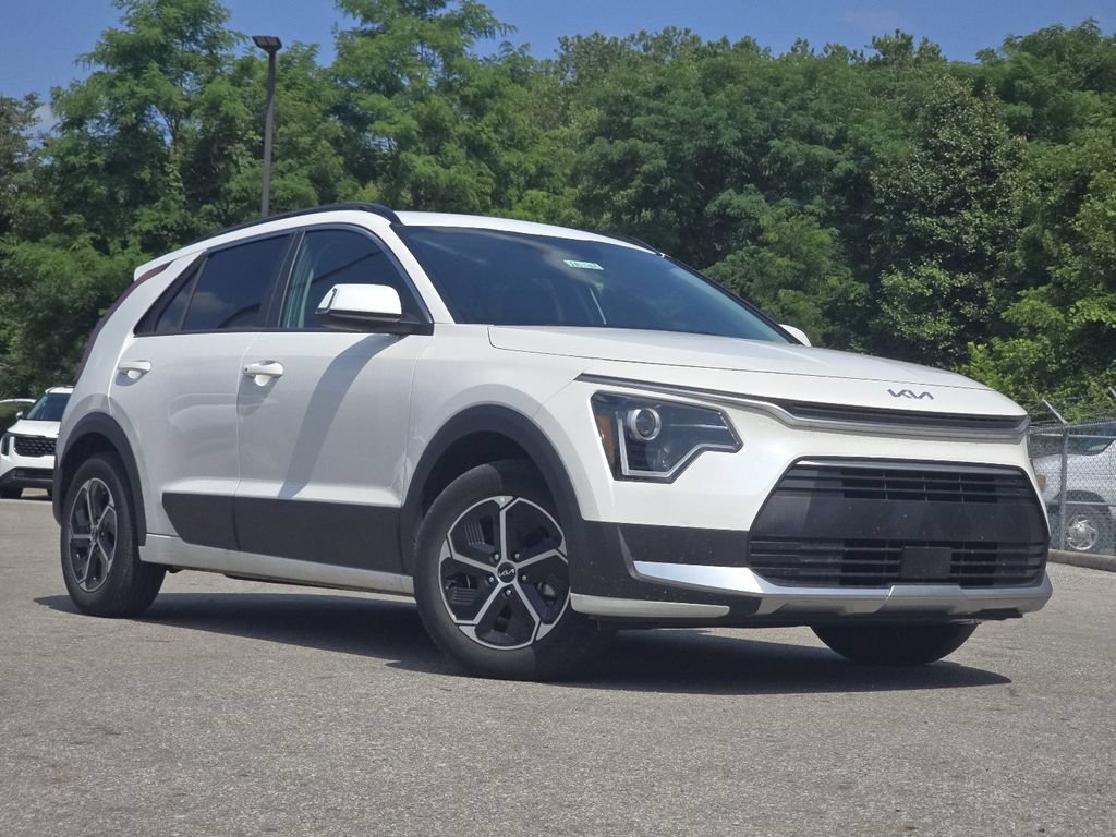 Used 2023 Kia Niro EX FWD image 2