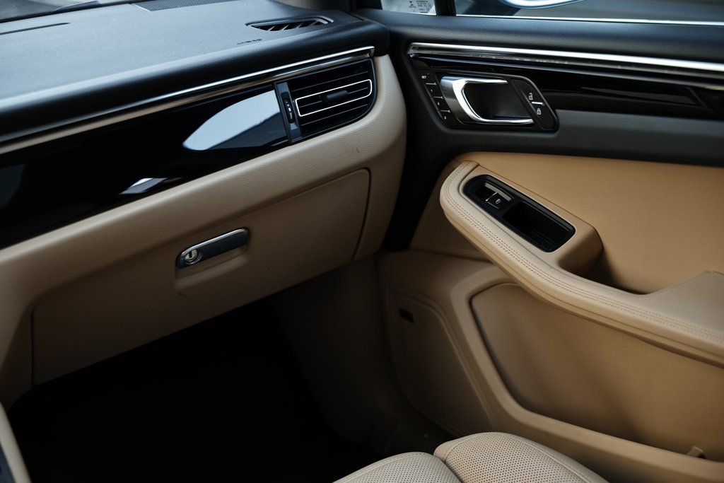 Certified 2020 Porsche Macan S image 28