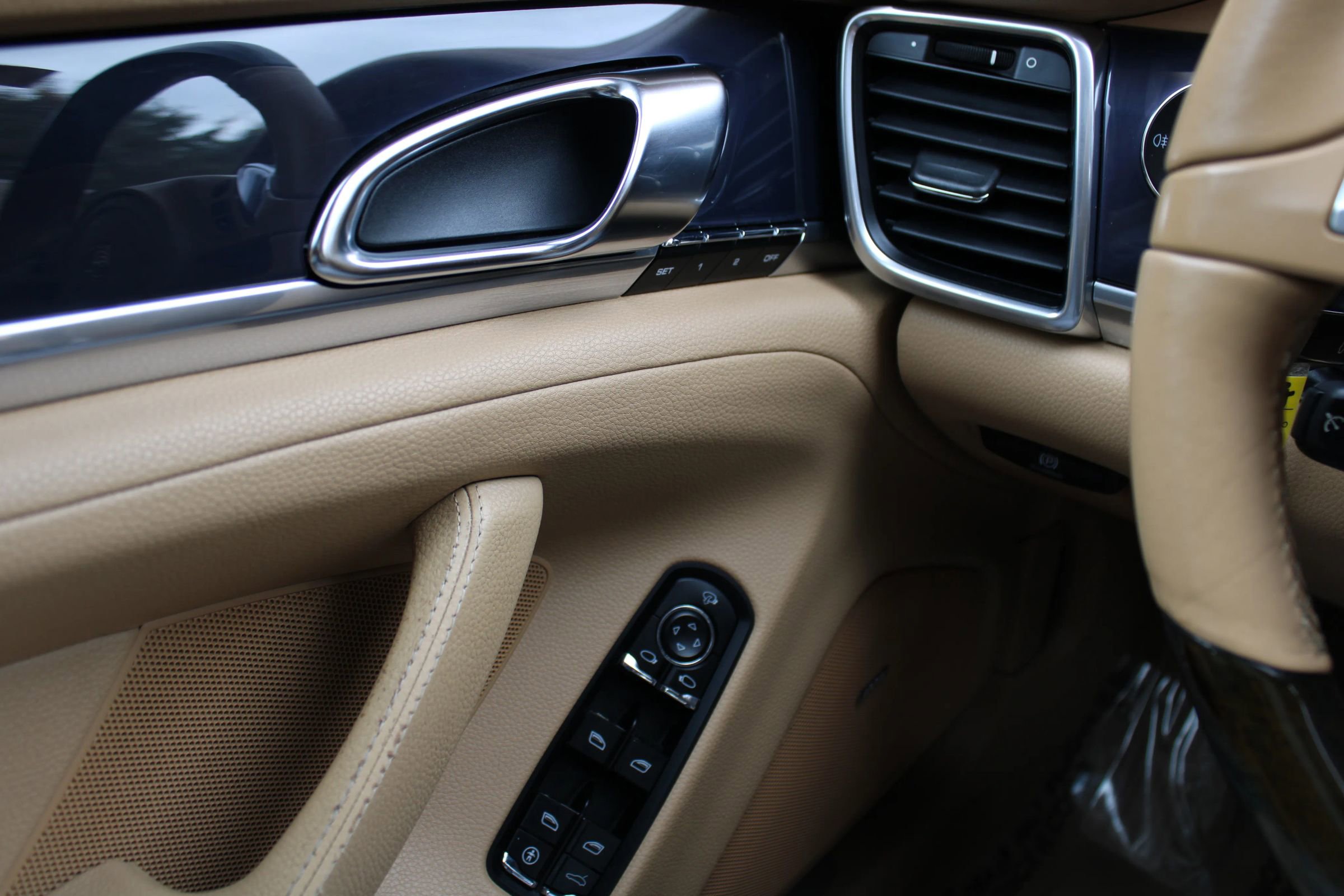 Used 2012 Porsche Panamera 4 image 27