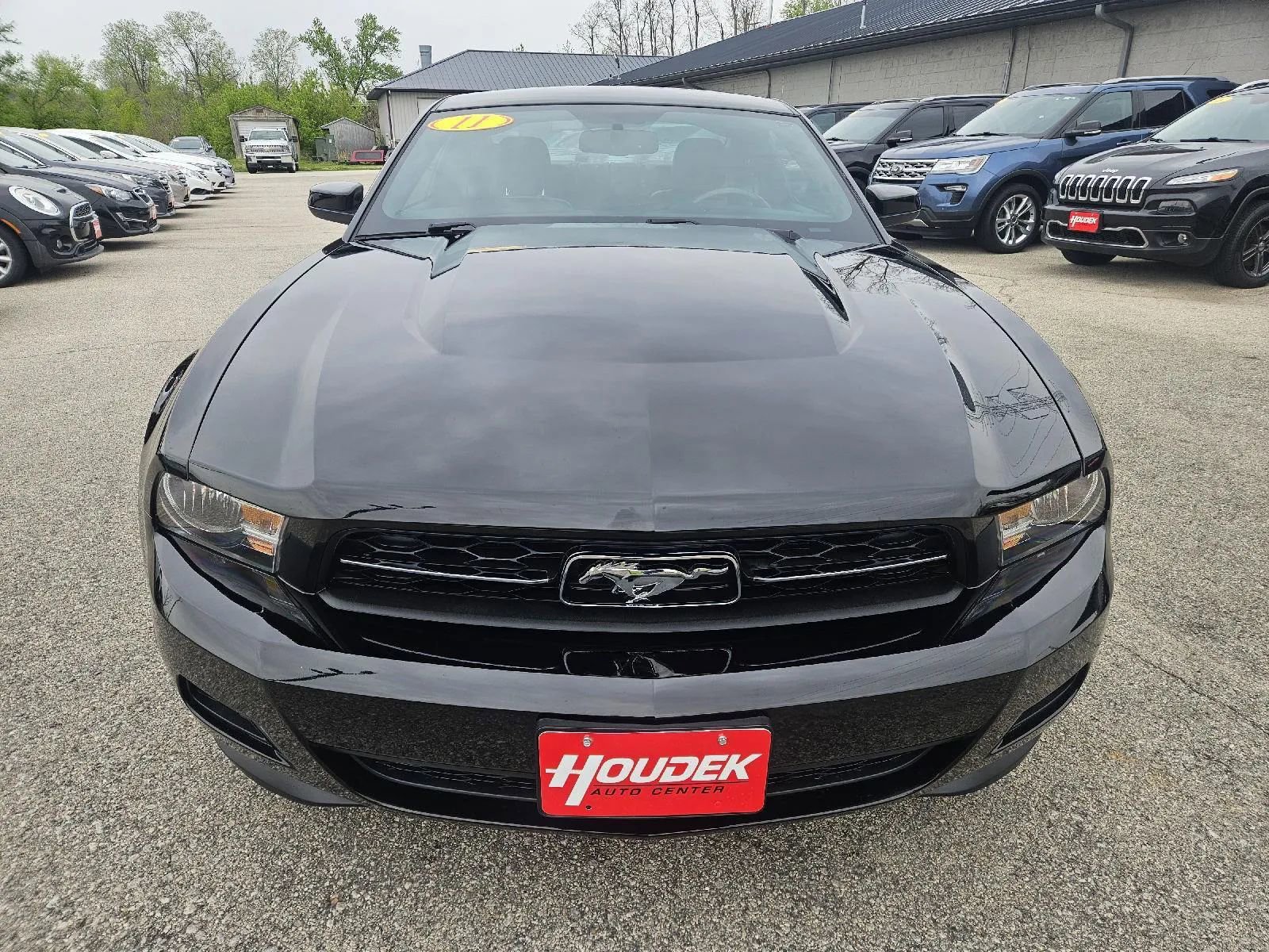 Used 2011 Ford Mustang Premium w/ 202A Rapid Spec Order Code RWD image 2