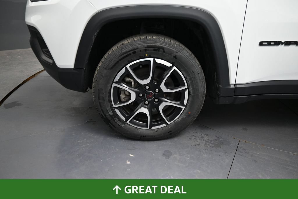 Used 2025 Jeep Compass Trailhawk AWD/4WD image 14