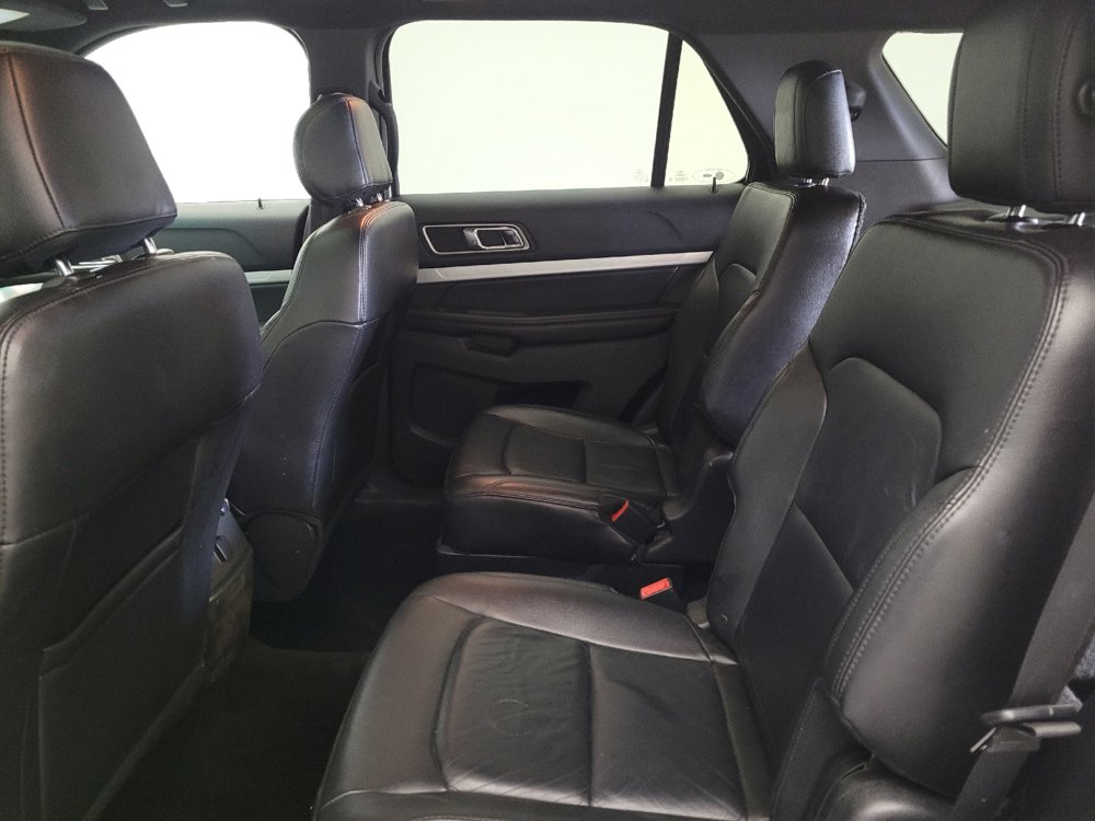 Used 2016 Ford Explorer XLT w/ Equipment Group 202A AWD/4WD image 18