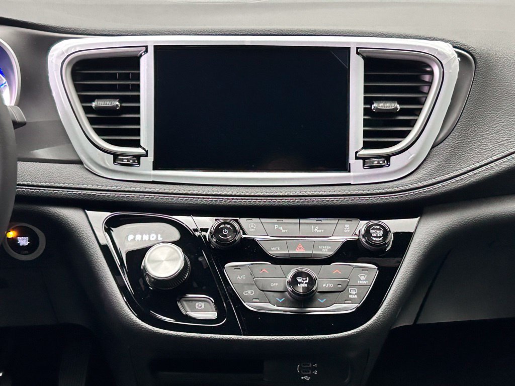 New 2026 Chrysler Pacifica Select AWD/4WD image 31