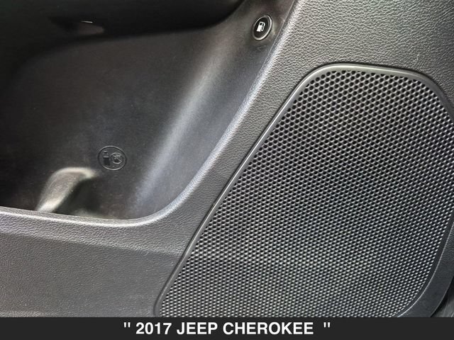 Used 2017 Jeep Cherokee Limited AWD/4WD image 12