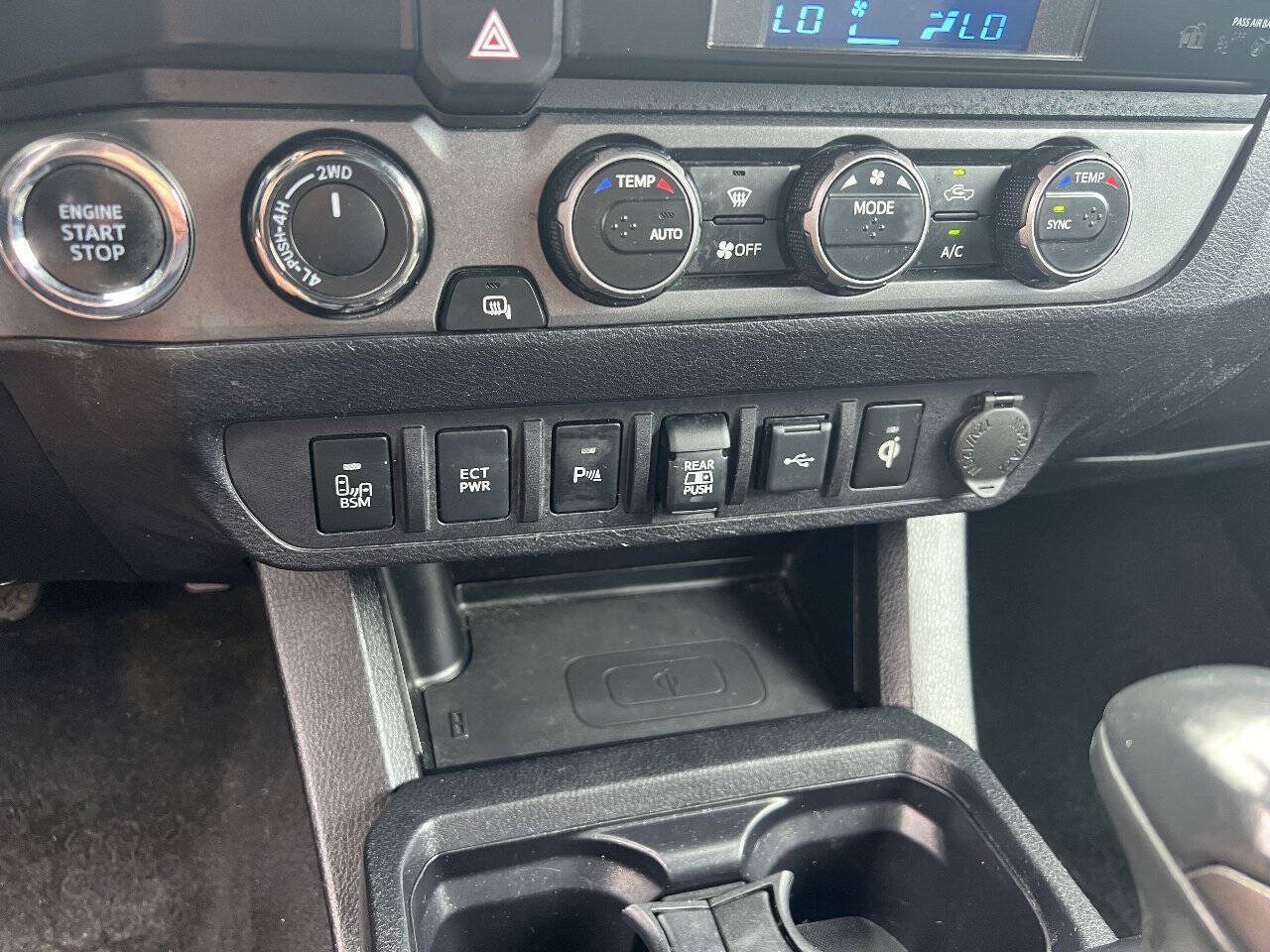 Used 2021 Toyota Tacoma TRD Off-Road w/ Technology Package AWD/4WD image 24