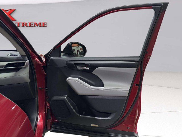 Used 2021 Toyota Highlander XLE image 59