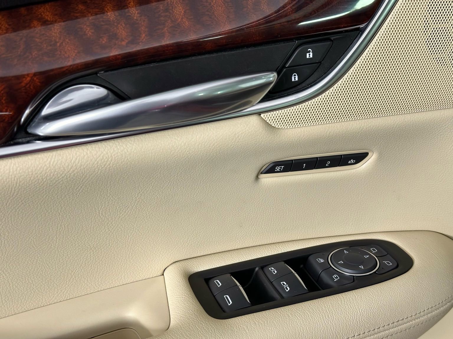 Used 2017 Cadillac XT5 Luxury w/ Driver Awareness Package image 35