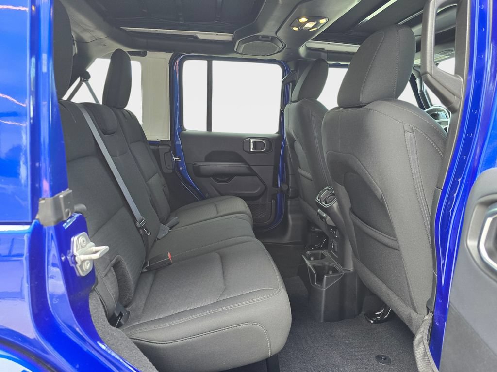 Used 2019 Jeep Wrangler Unlimited Sahara AWD/4WD image 14