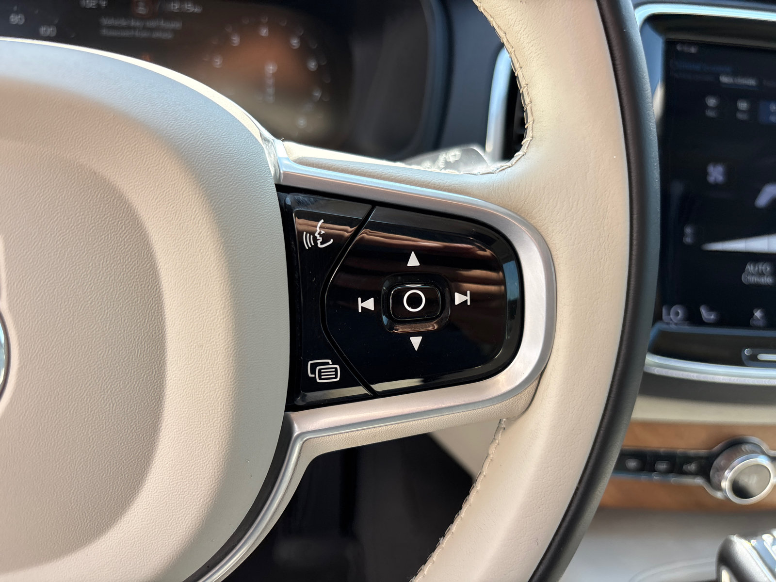 Used 2019 Volvo XC90 T6 Inscription w/ Advanced Package AWD/4WD image 18