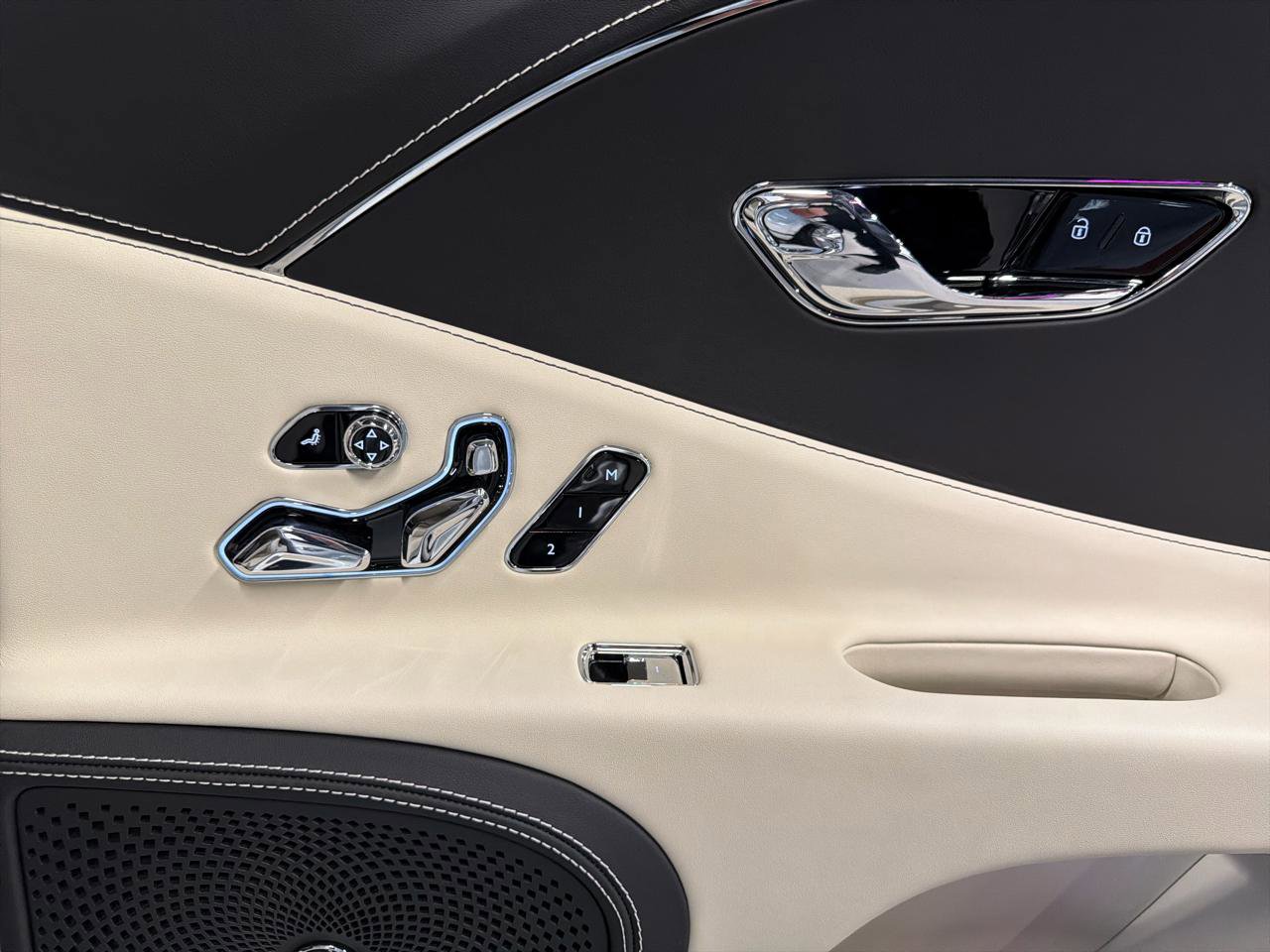 Used 2023 Bentley Flying Spur V8 AWD/4WD image 31