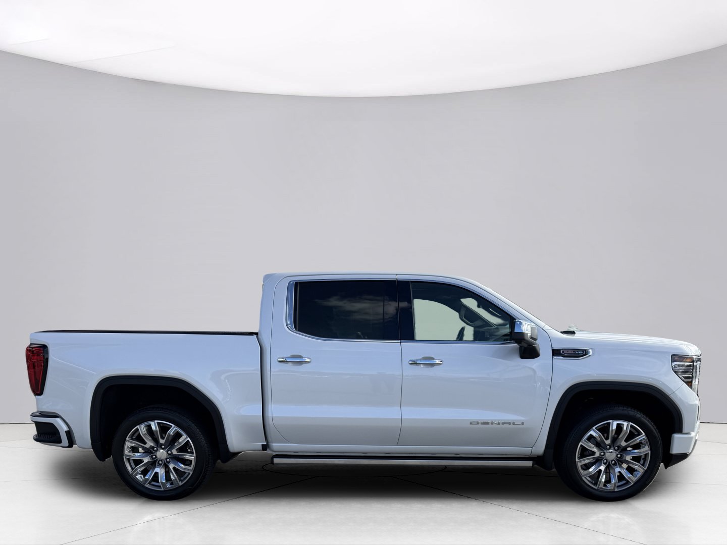 Used 2024 GMC Sierra 1500 Denali w/ Denali Reserve Package AWD/4WD image 6
