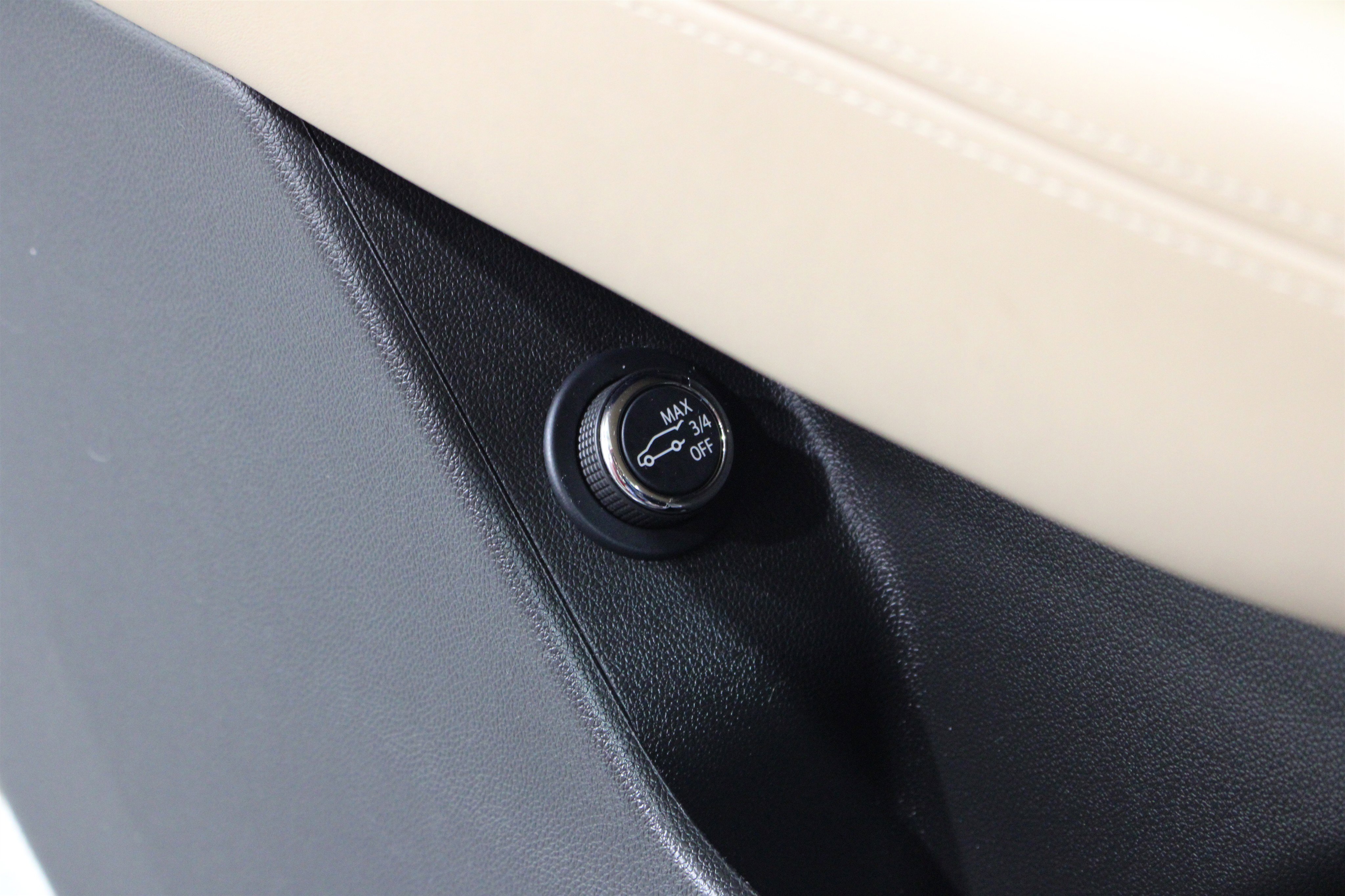 Certified 2025 Cadillac XT6 Premium Luxury w/ Platinum Package image 9