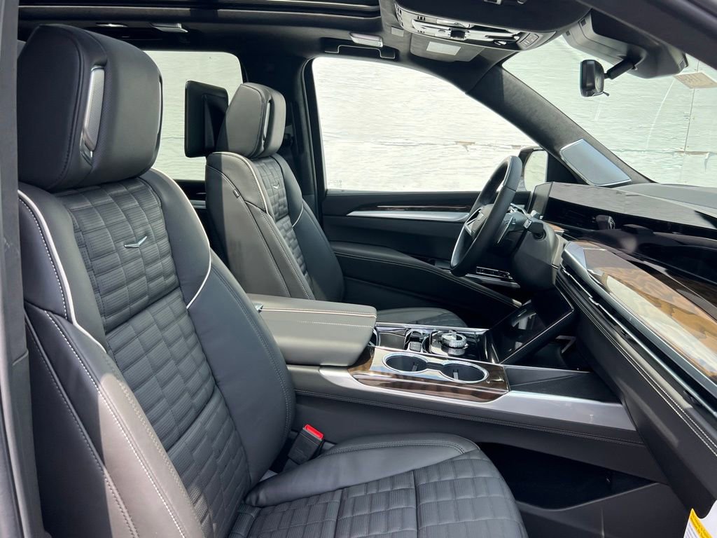 New 2026 Cadillac Escalade Platinum Sport w/ LPO, ONYX Package AWD/4WD image 33