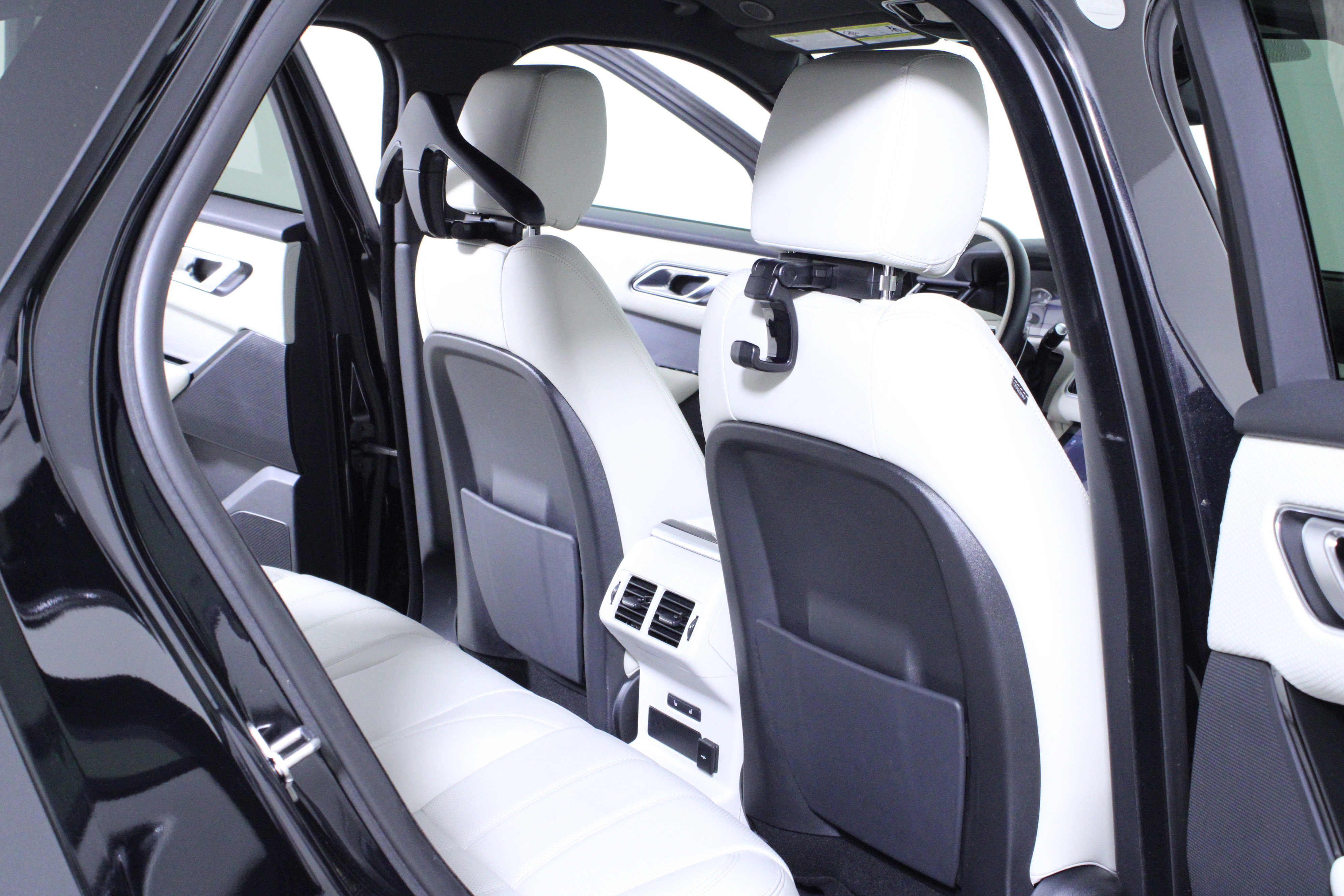 Used 2023 Land Rover Range Rover Velar R-Dynamic S image 13