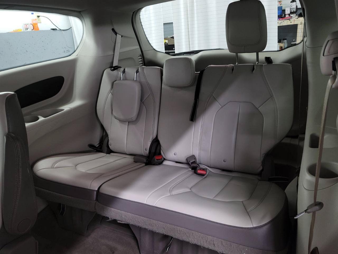 Used 2017 Chrysler Pacifica Touring-L FWD image 11