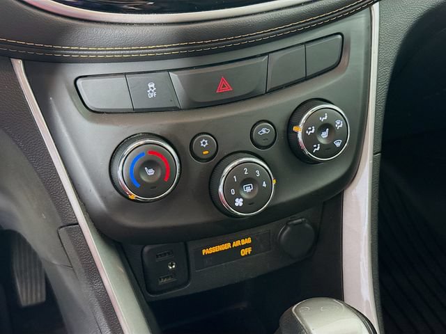 Used 2021 Chevrolet Trax LT w/ Premium Seat Package AWD/4WD image 19