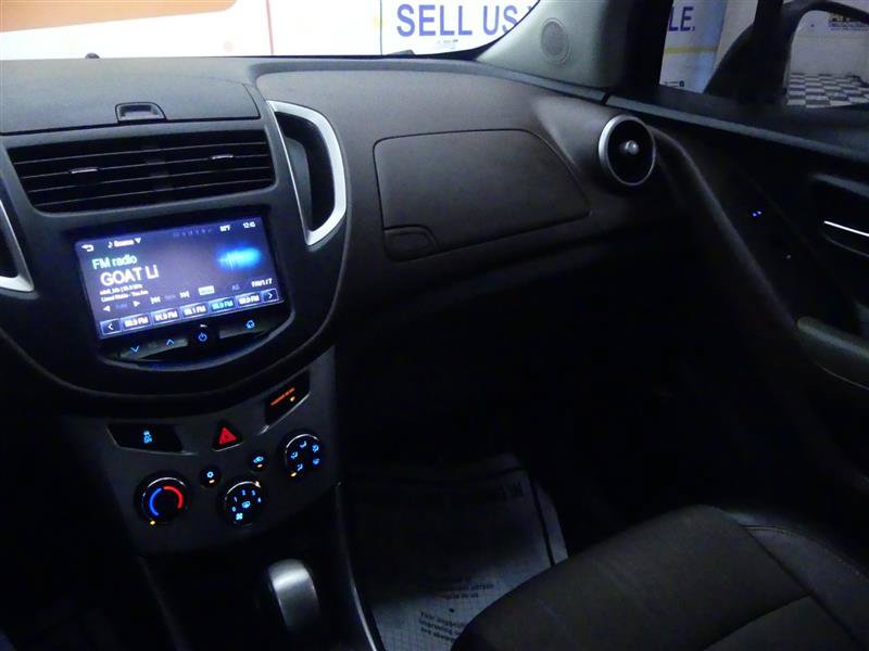 Used 2016 Chevrolet Trax LT w/ LT Sun and Sound Package AWD/4WD image 12