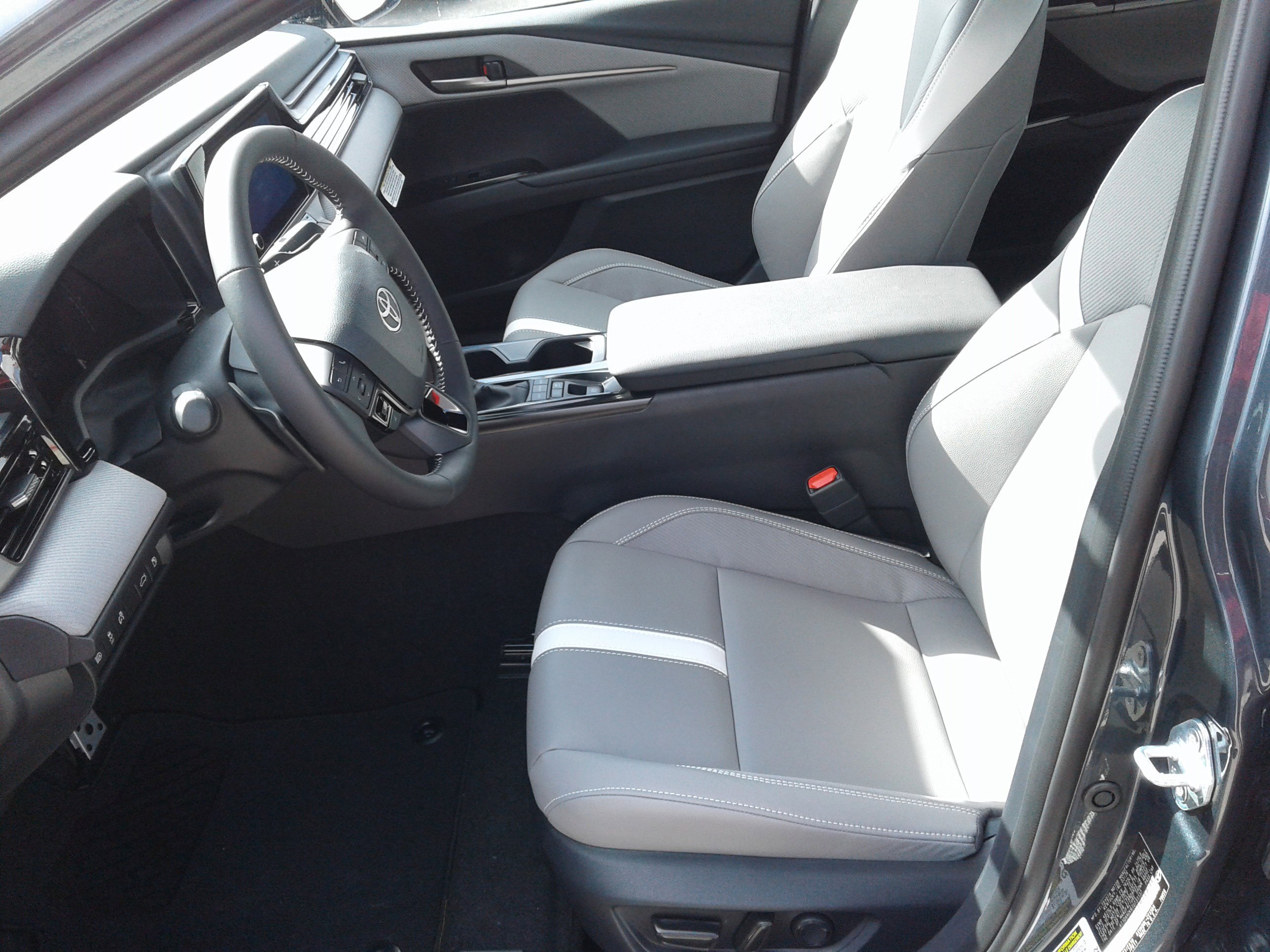 New 2026 Toyota Camry SE FWD image 5