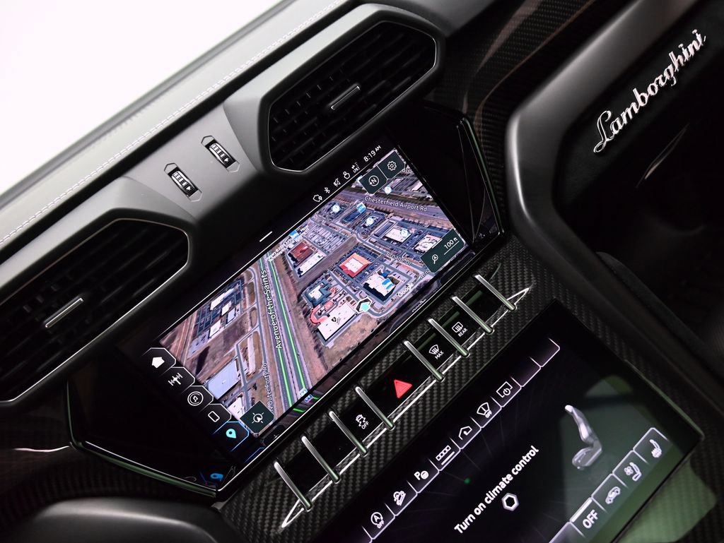 Used 2024 Lamborghini Urus Performante AWD/4WD image 23