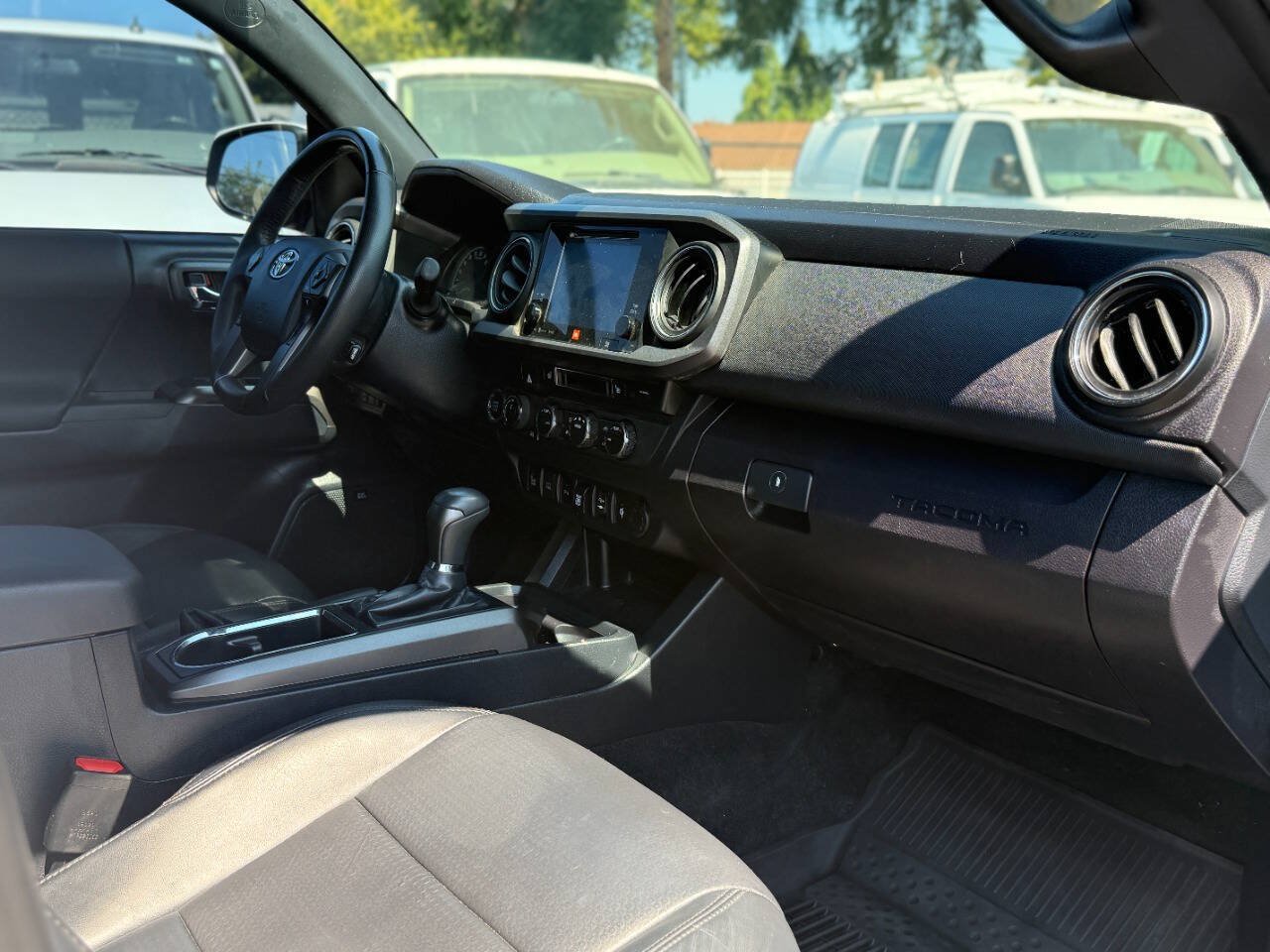 Used 2019 Toyota Tacoma TRD Sport w/ TRD Premium Sport Package AWD/4WD image 30