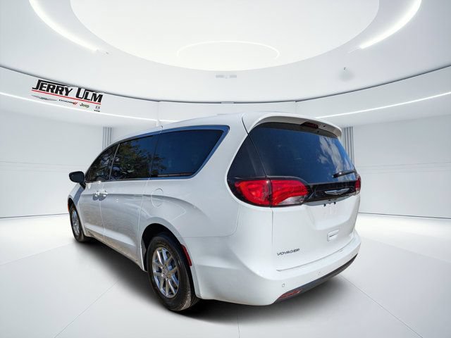 New 2026 Chrysler Voyager LX FWD image 5