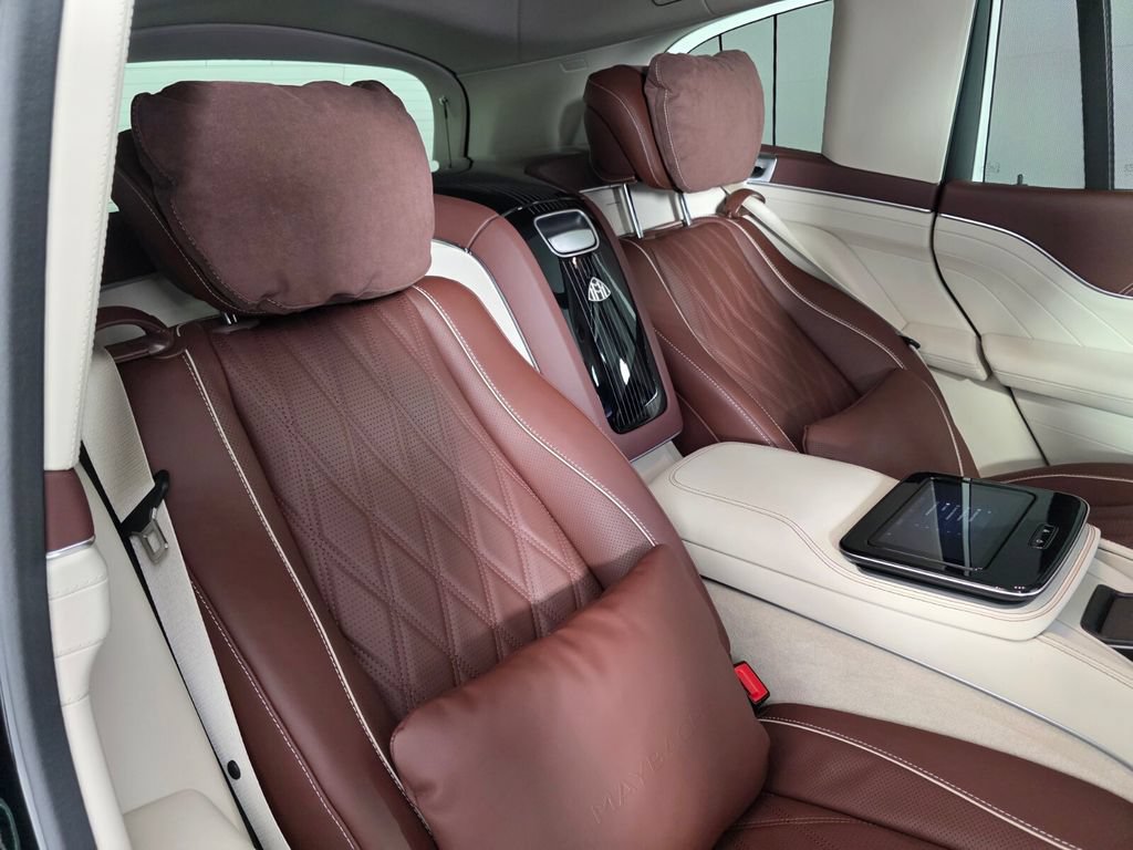 Certified 2025 Mercedes-Benz Maybach GLS 600 4MATIC image 31