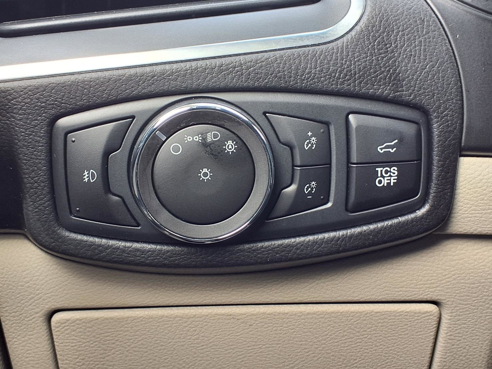 Used 2023 Ford Edge Titanium w/ Class II Trailer Tow Package image 19