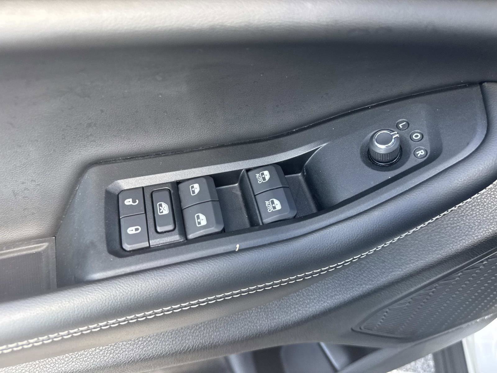 Used 2023 Jeep Grand Cherokee Laredo image 16