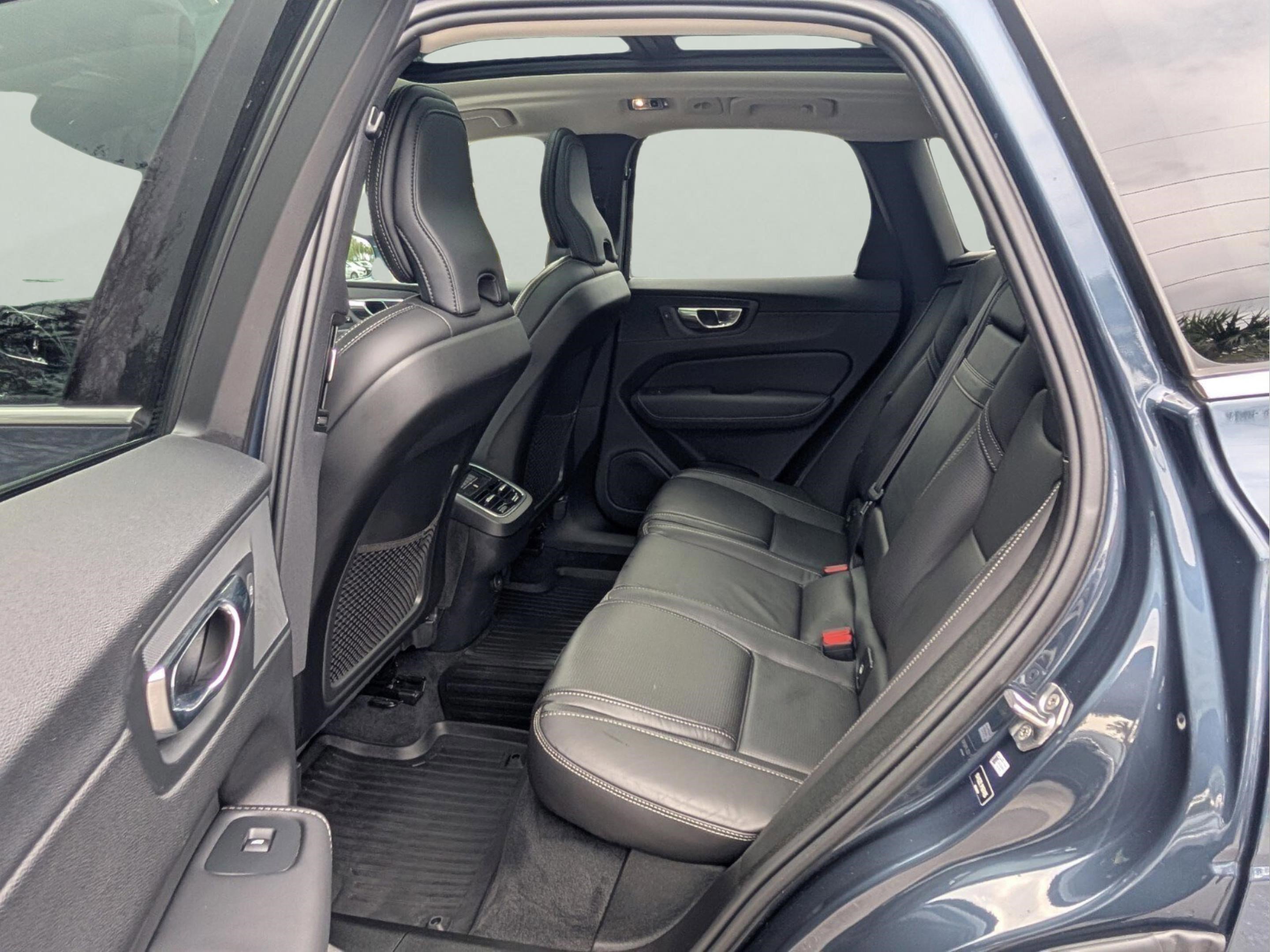 Used 2021 Volvo XC60 T5 Inscription image 31
