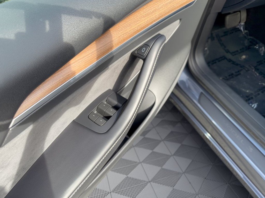 Used 2023 Tesla Model 3 Standard Range RWD image 15