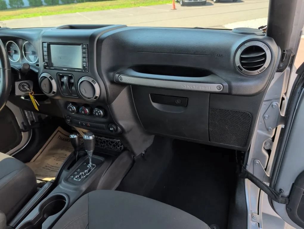 Used 2015 Jeep Wrangler Sport w/ Quick Order Package 24S AWD/4WD image 15