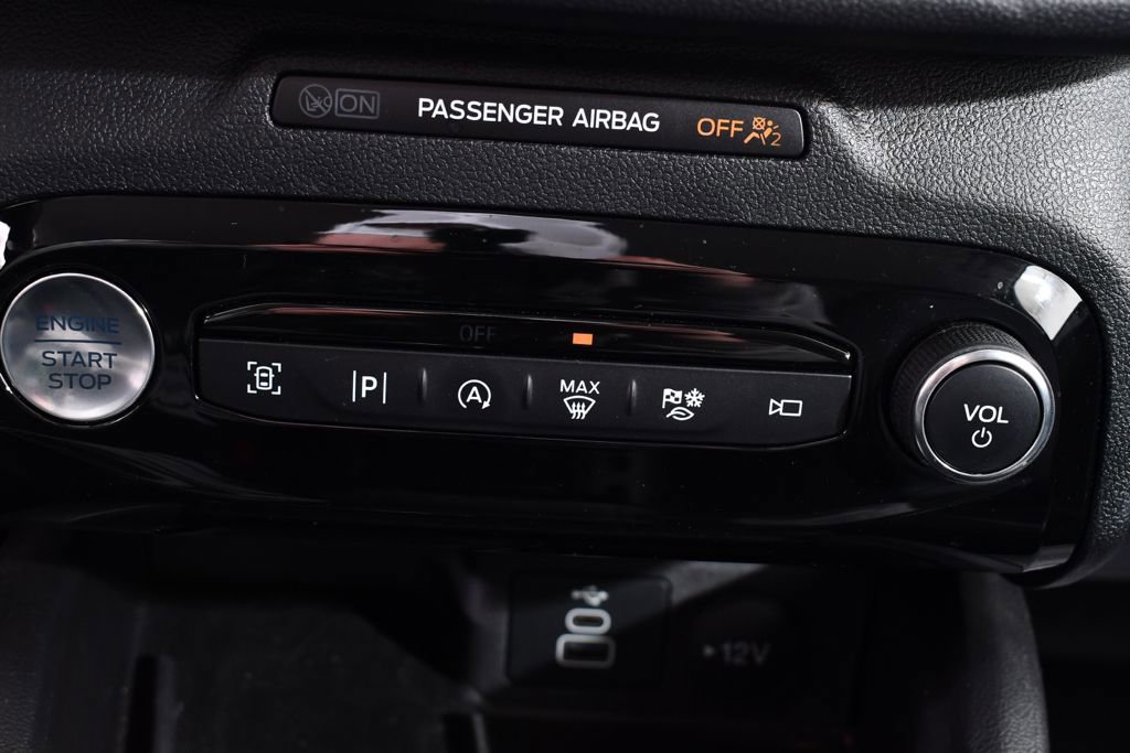 Used 2025 Ford Escape Platinum w/ Premium Technology Package image 29