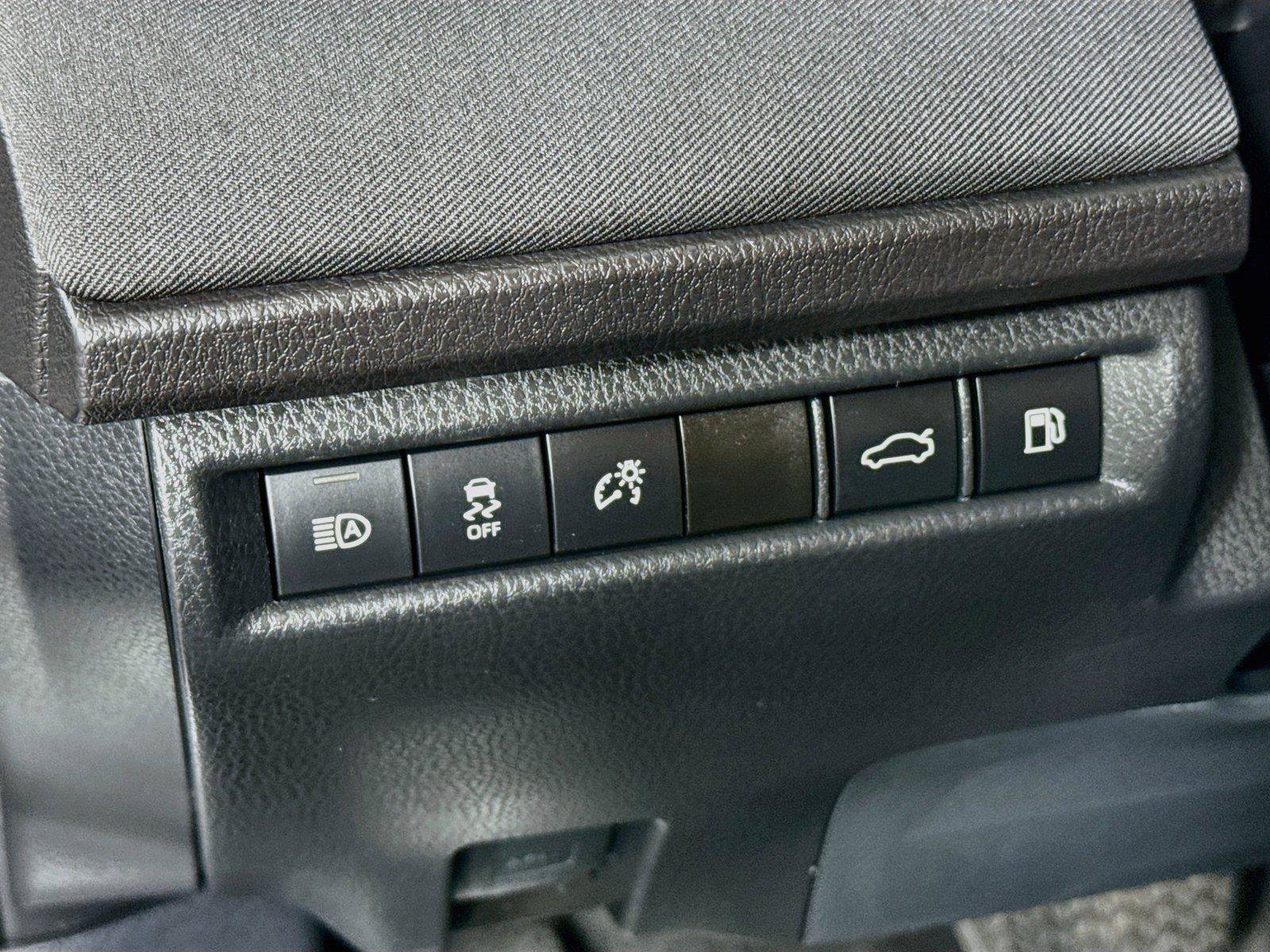 Used 2025 Toyota Camry LE FWD image 15